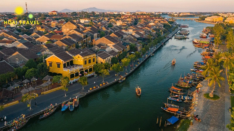 Bạn có thể tới phố Hội bằng nhiều phương tiện