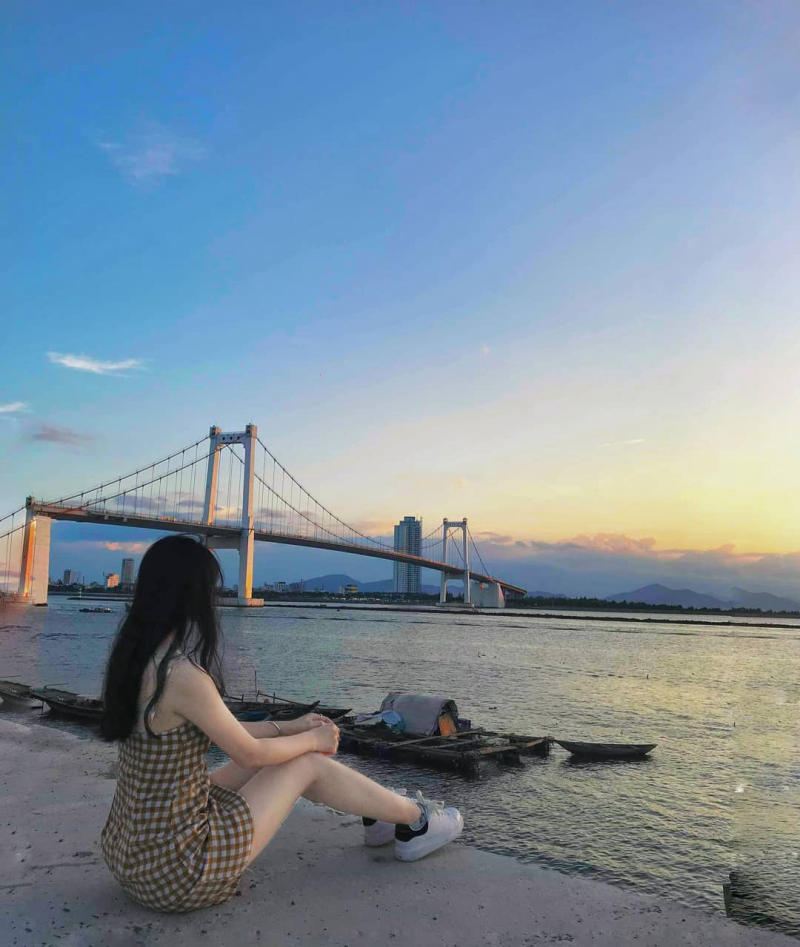 Chụp ảnh ở cầu Thuận Phước Hải Châu Đà Nẵng