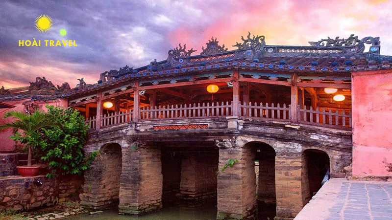 Chùa Cầu khi chiều về