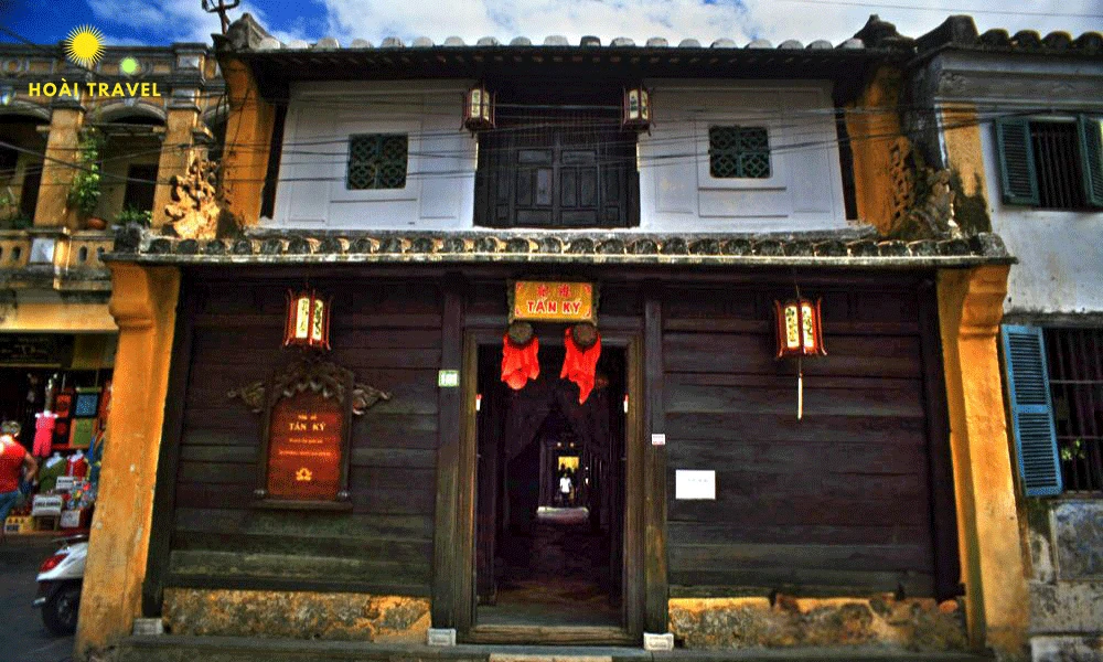 Toàn cảnh nhà cổ Tấn Ký