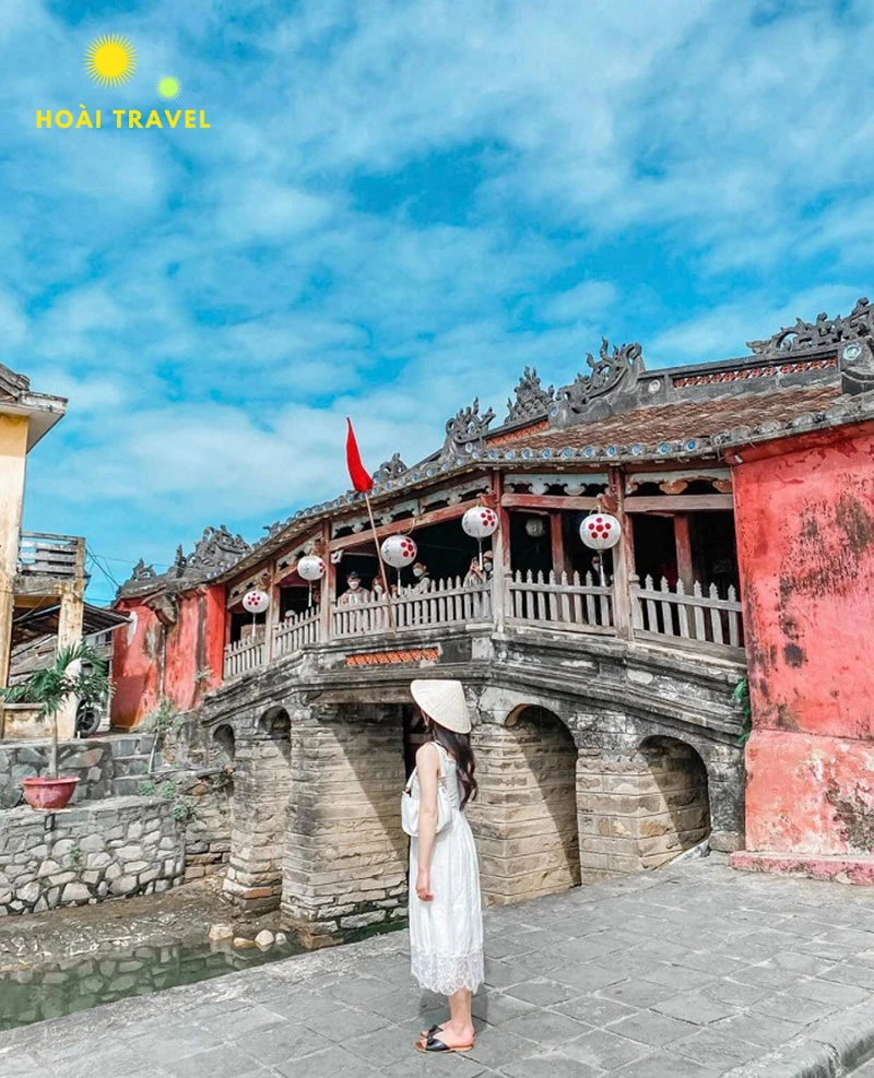 Dùng thêm túi cói và nón để bức hình thêm độc đáo