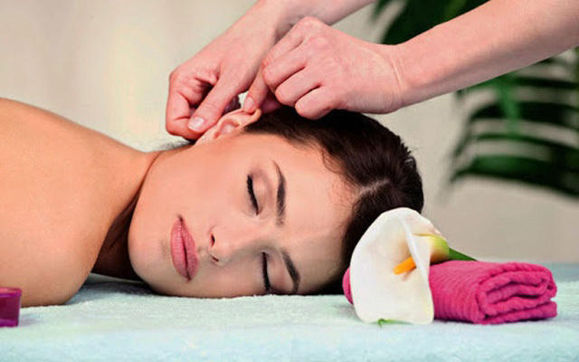 Massage tai cũng giảm ù tai hiệu quả