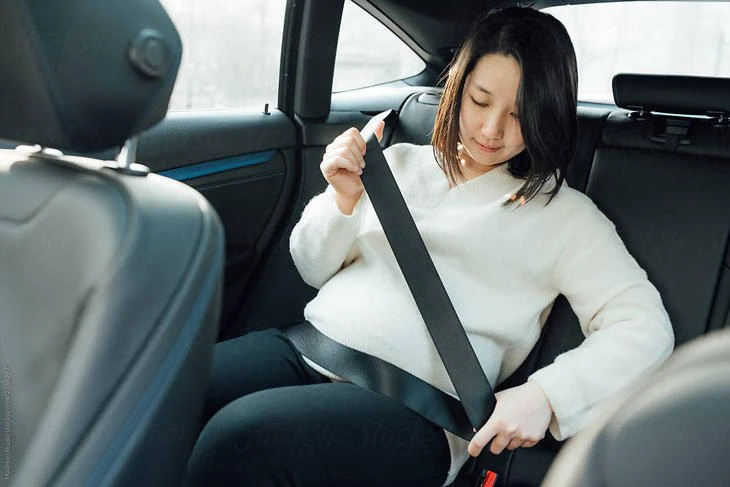 Bà bầu đi xe ô tô đường dài