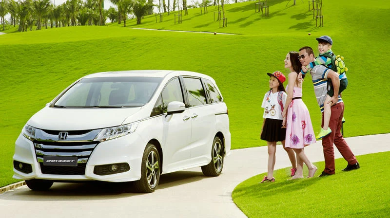 Xe 4 chỗ chở tối đa bao nhiêu người?