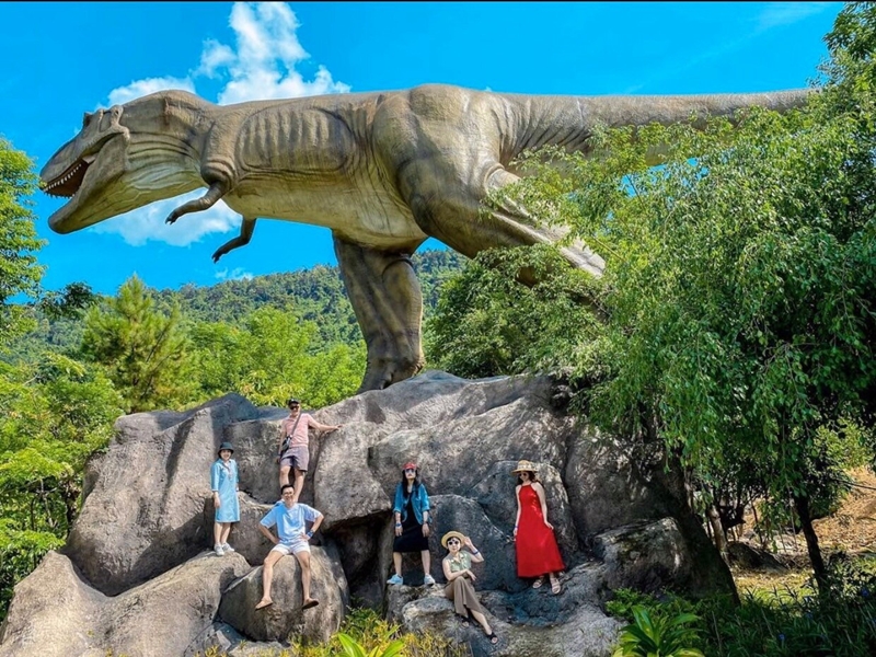Khám phá công viên khủng long Jura Park