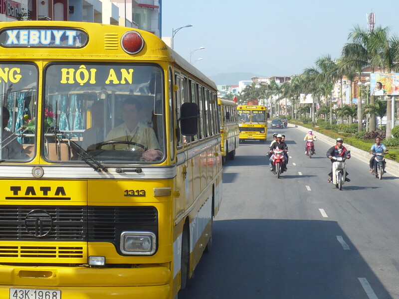 Đến Vinpearl Nam Hội An bằng xe bus