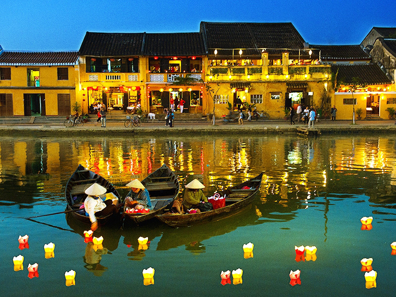 Thả đèn hoa đăng ở sông Hoài