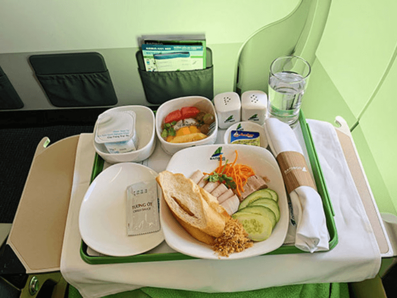 Thưởng thức ẩm thực trên máy bay