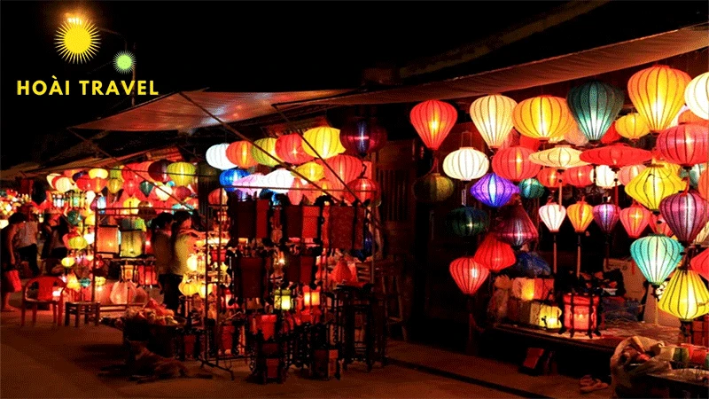 Đêm rằm phố cổ thường nhộn nhịp, vui tươi