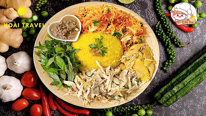 Một phần cơm gà Hội An đầy đủ
