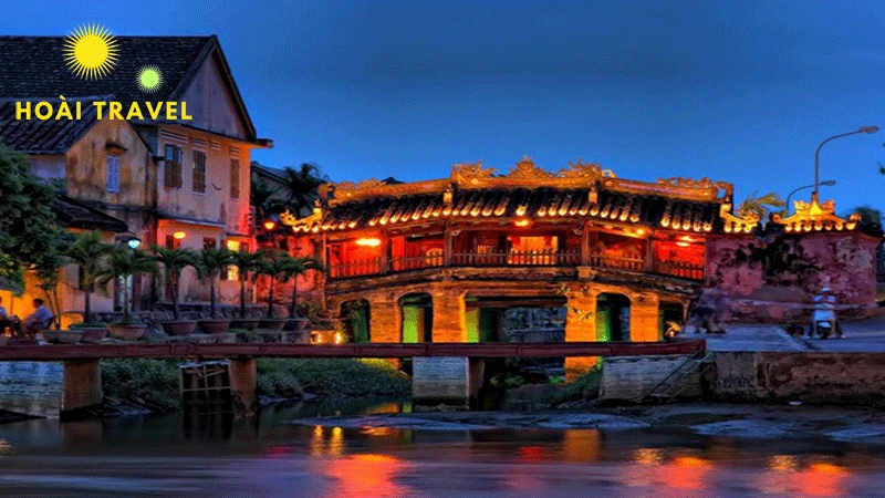 Một thoáng chùa Cầu về đêm