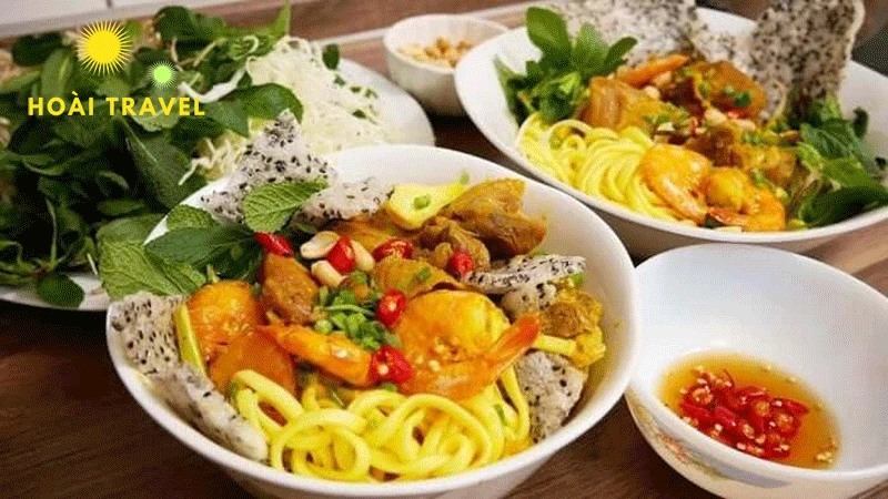Thưởng thức mì Quảng vào sáng sớm là tuyệt nhất