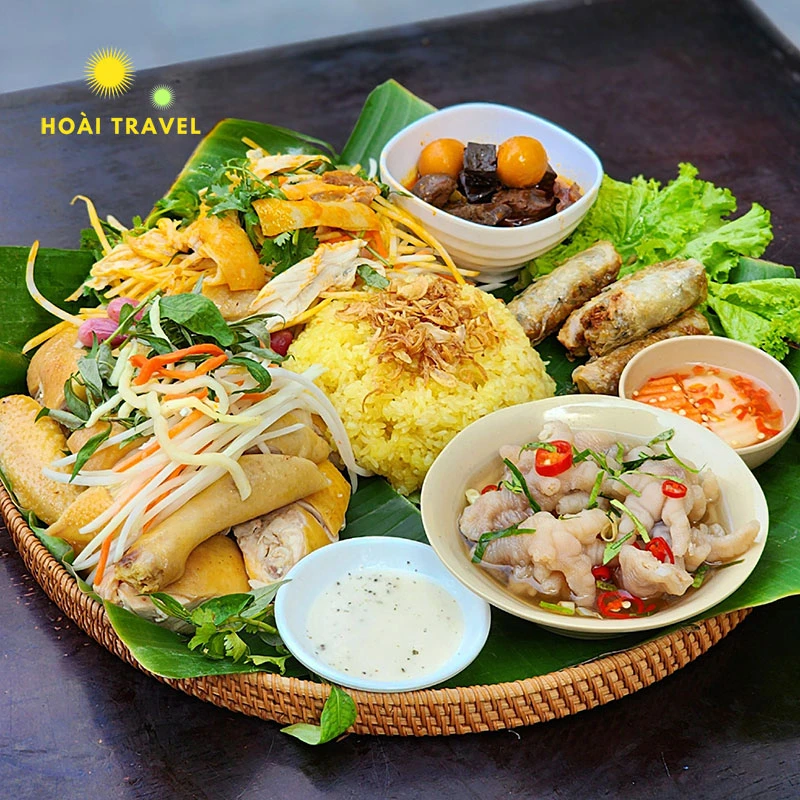 Mỗi phần cơm gà ở quán bà Nga