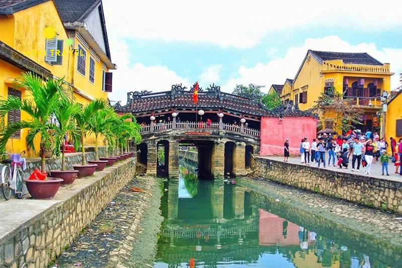 Chùa Cầu Hội An nhìn từ xa