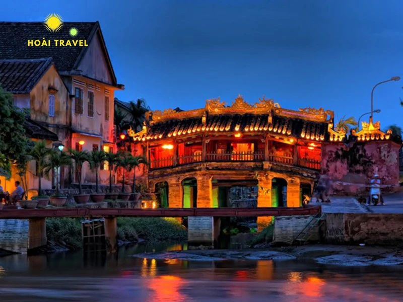 Chùa Cầu khi về đêm tuyệt đẹp