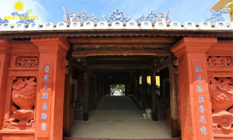 Cổng vào chùa