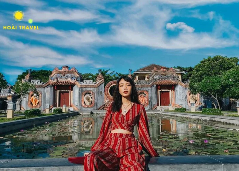 Du khách có thể tự do vào chùa