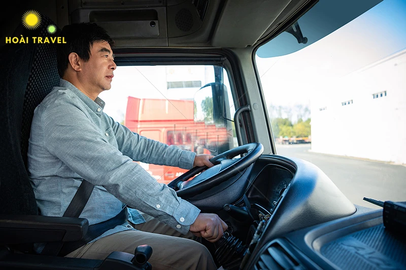 Tài xế lái xe dày dặn kinh nghiệm, xử lý các tình huống nhanh, an toàn