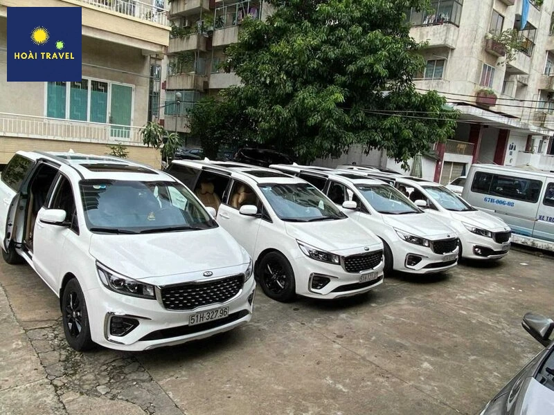 Tài xế Hoài Travel chuyên nghiệp phục vụ đoàn khách thuê xe 16 chỗ tại quận Thanh Khê.