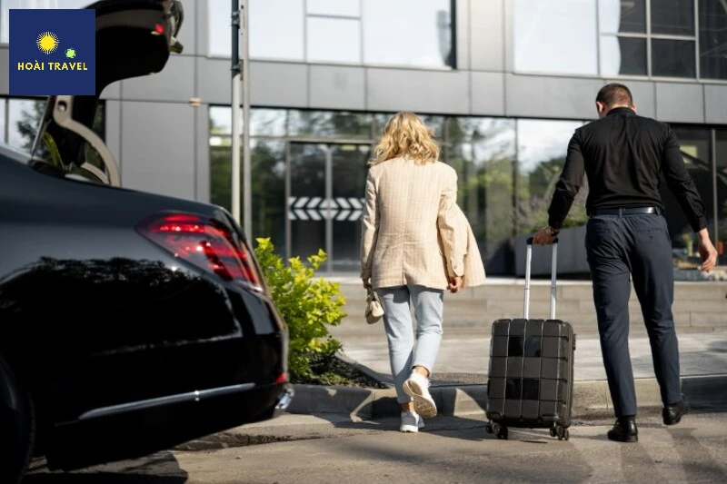 Đối với khách du lịch cần cung cấp đầy đủ giấy tờ, chứng minh, hộ khẩu