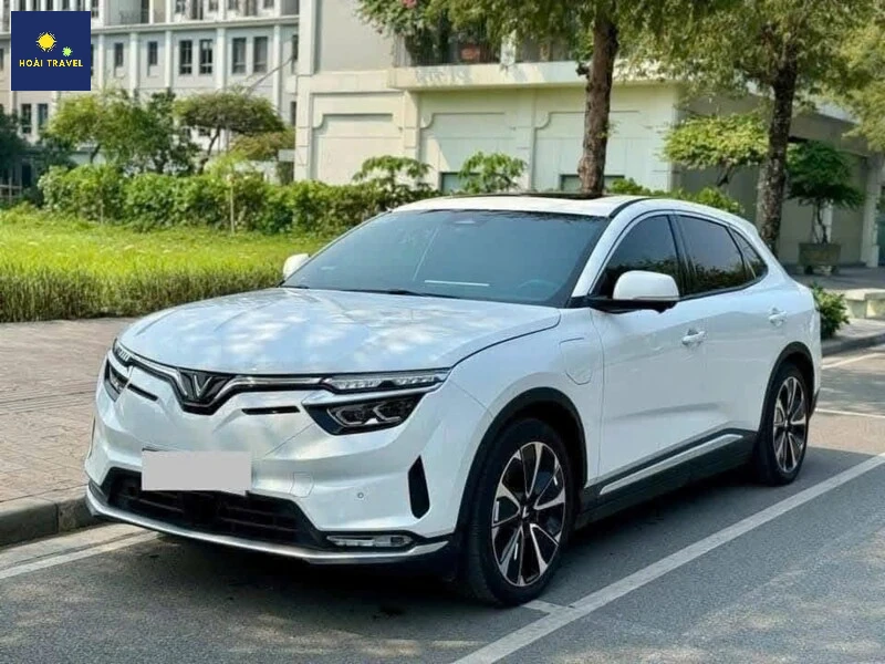 Thuê xe ô tô giúp bạn chủ động lịch trình, tự do khám phá Bán đảo Sơn Trà mà không lo về giá.