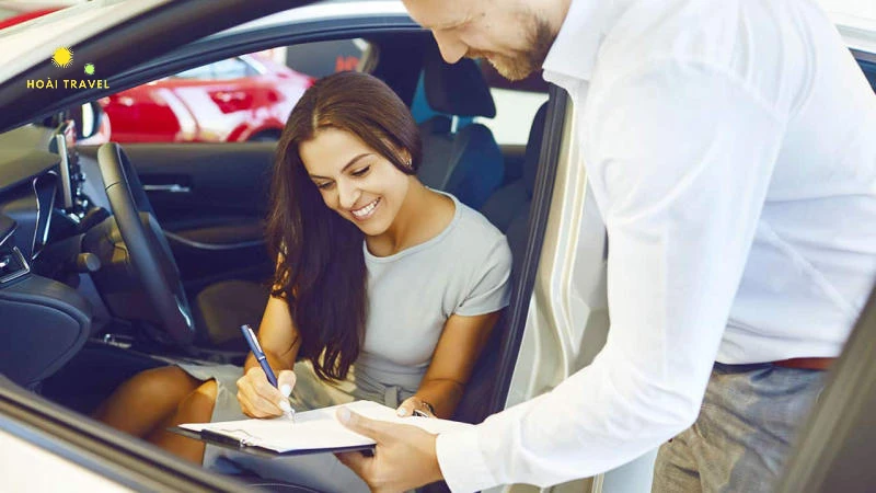 Ký hợp đồng thuê xe